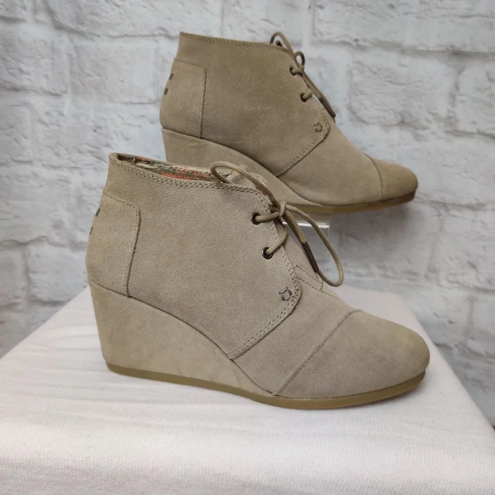 Toms Womens Ankle Booties Desert Wedge Heel Lace Up Boots Suede Taupe Tan Sz 8 - Picture 2 of 15